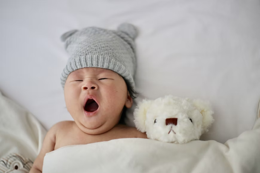 menguap karena bayi susah tidur atua mengantuk